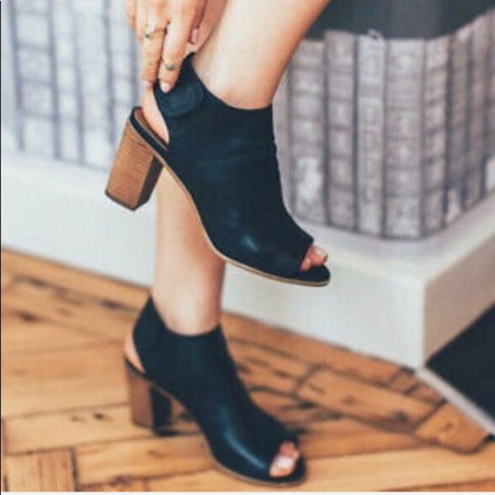 Steve Madden Black Nonstp Booties Sz. 38/7.5